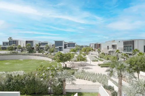 4 Bedrooms Villa in Golf Place 1