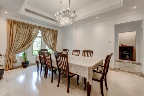 4 Bedrooms Villa in Entertainment Foyer