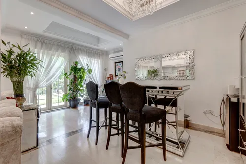 4 Bedrooms Villa in Entertainment Foyer