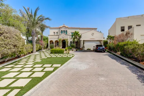 4 Bedrooms Villa in Entertainment Foyer