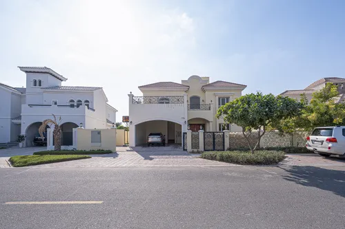 5 Bedrooms Villa in Hacienda