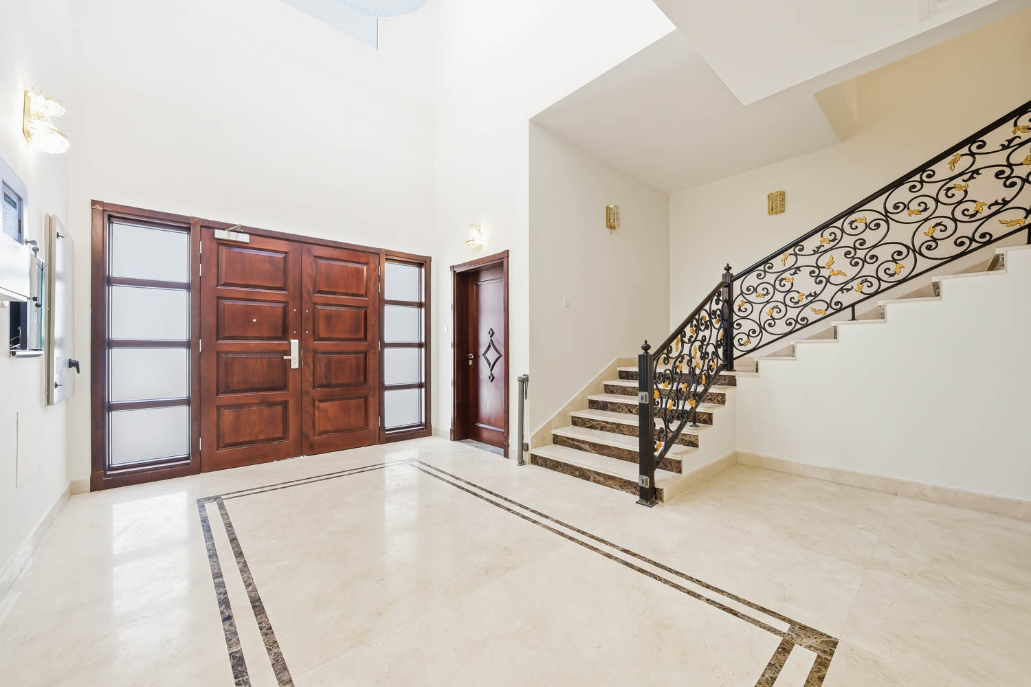 5 Bedrooms Villa in Hacienda