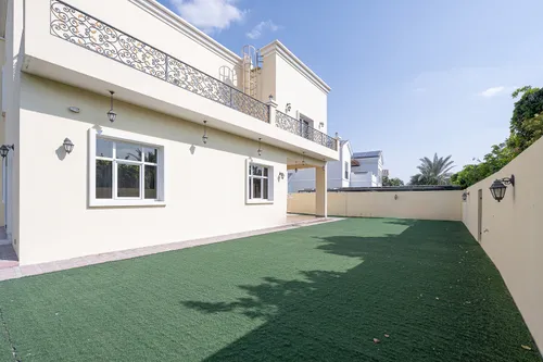 5 Bedrooms Villa in Hacienda