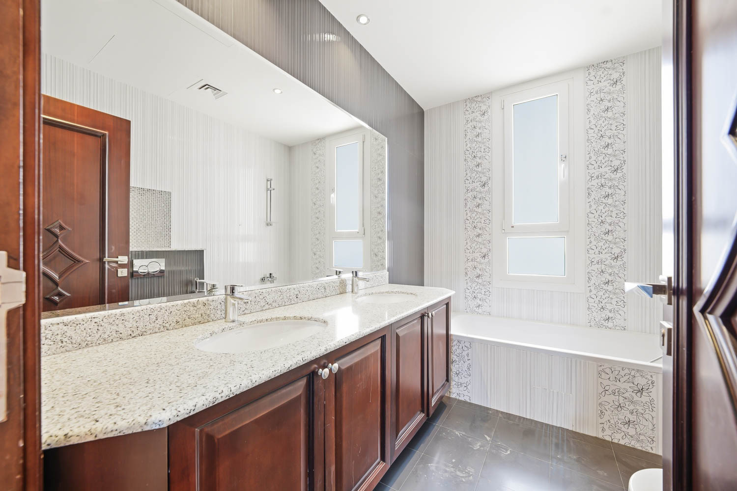 5 Bedrooms Villa in Hacienda