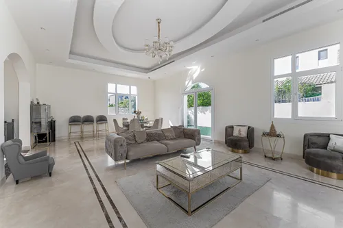 5 Bedrooms Villa in Hacienda