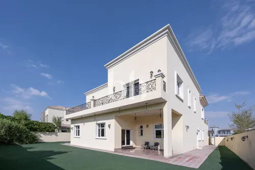 Luxurious Villa |5Bed with Elevator|Large Plot