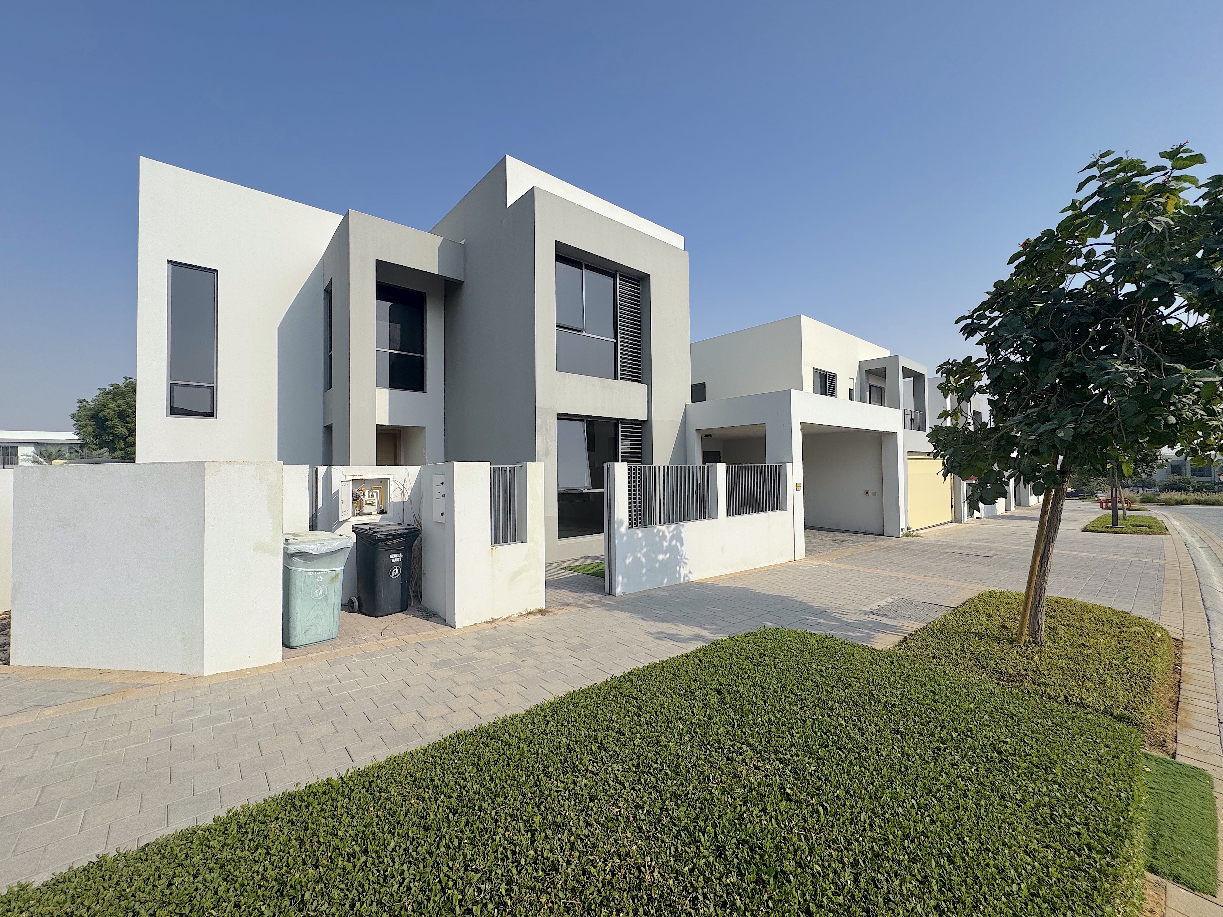 5 Bedrooms Villa in Sidra Villas I