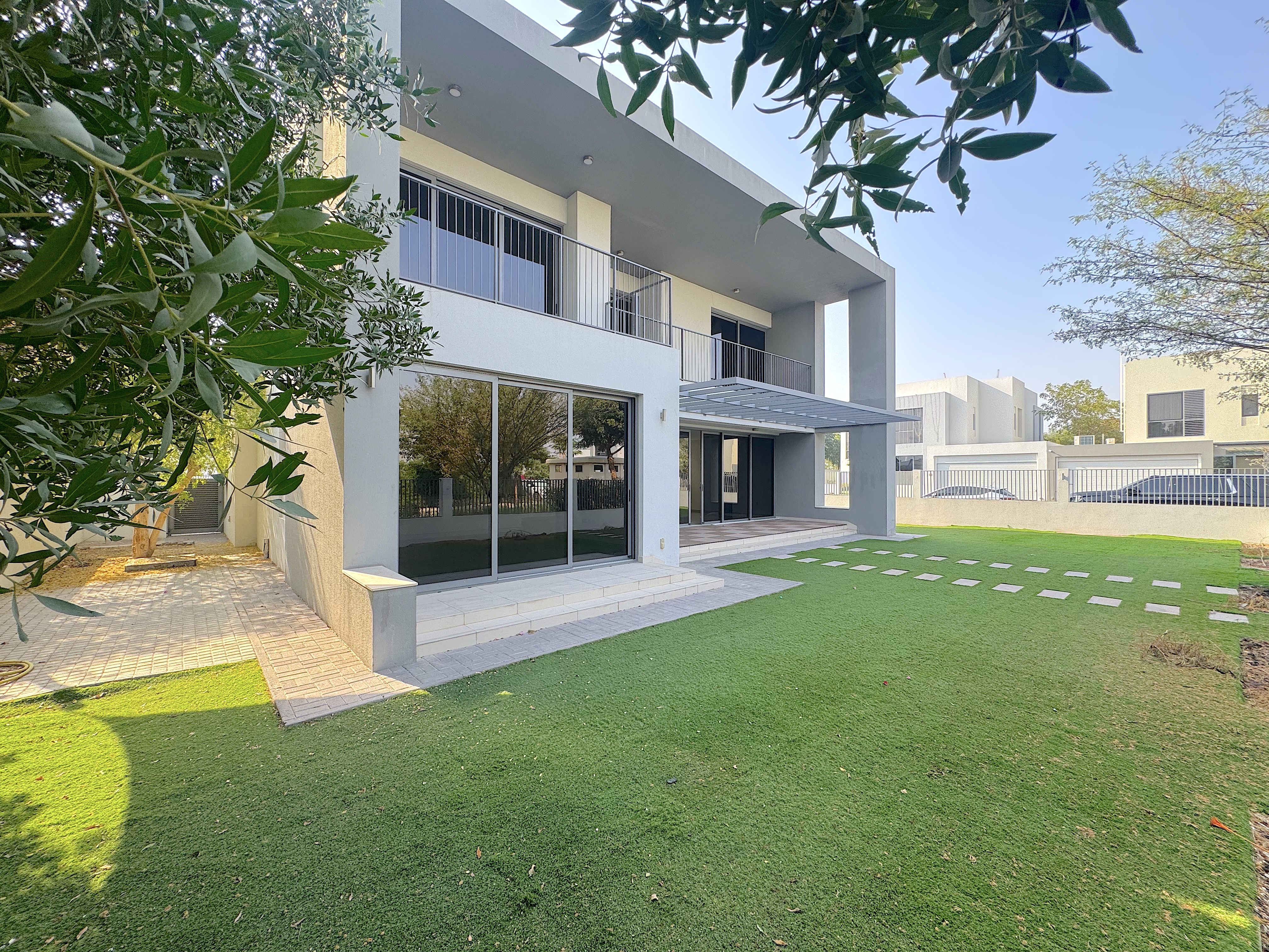 5 Bedrooms Villa in Sidra Villas I