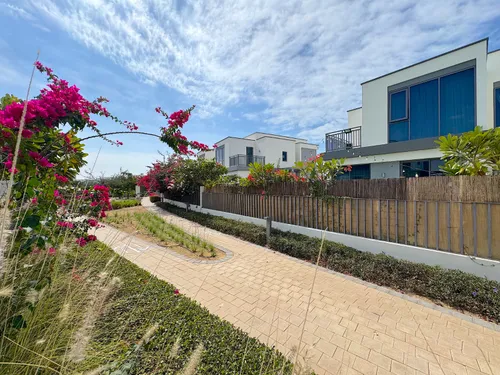 4 Bedrooms Villa in Maple 3