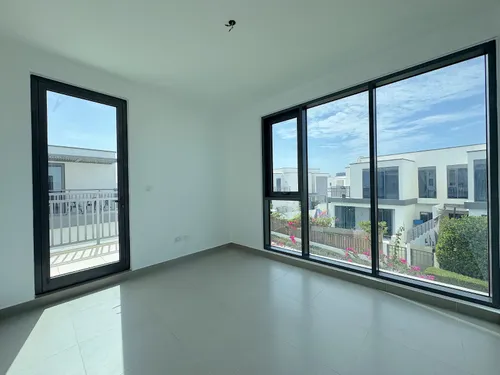 4 Bedrooms Villa in Maple 3