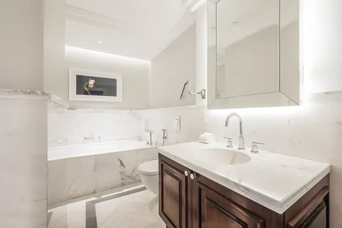 4 Bedrooms Apartment in The Address BLVD Sky Collection