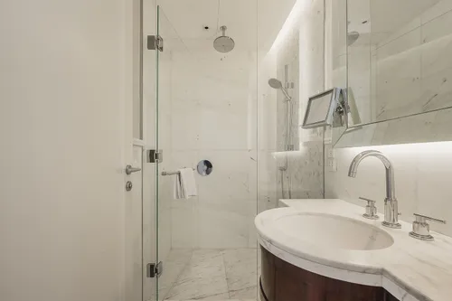 4 Bedrooms Apartment in The Address BLVD Sky Collection