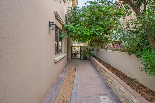 4 Bedrooms Villa in Mira 3