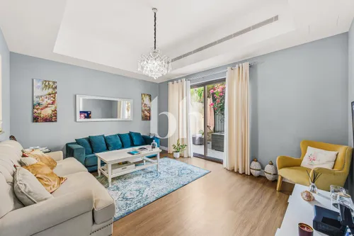 Upgraded | Modern Design | Close To Amenities