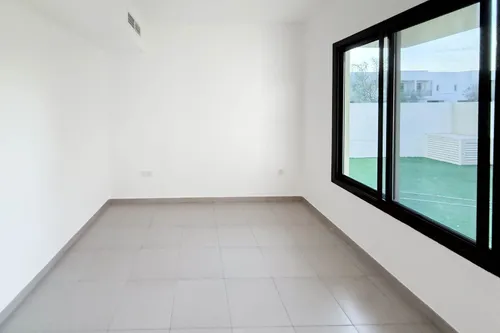 4 Bedrooms Townhouse in Noor Townhouses