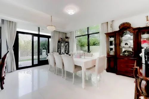 6 Bedrooms Villa in Longview