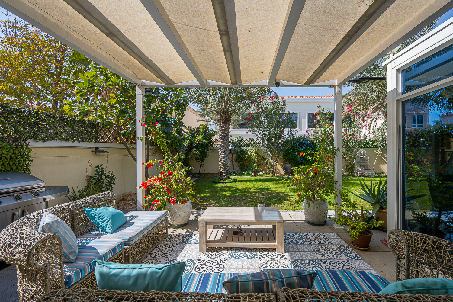 2 Bedrooms Villa in District 2D