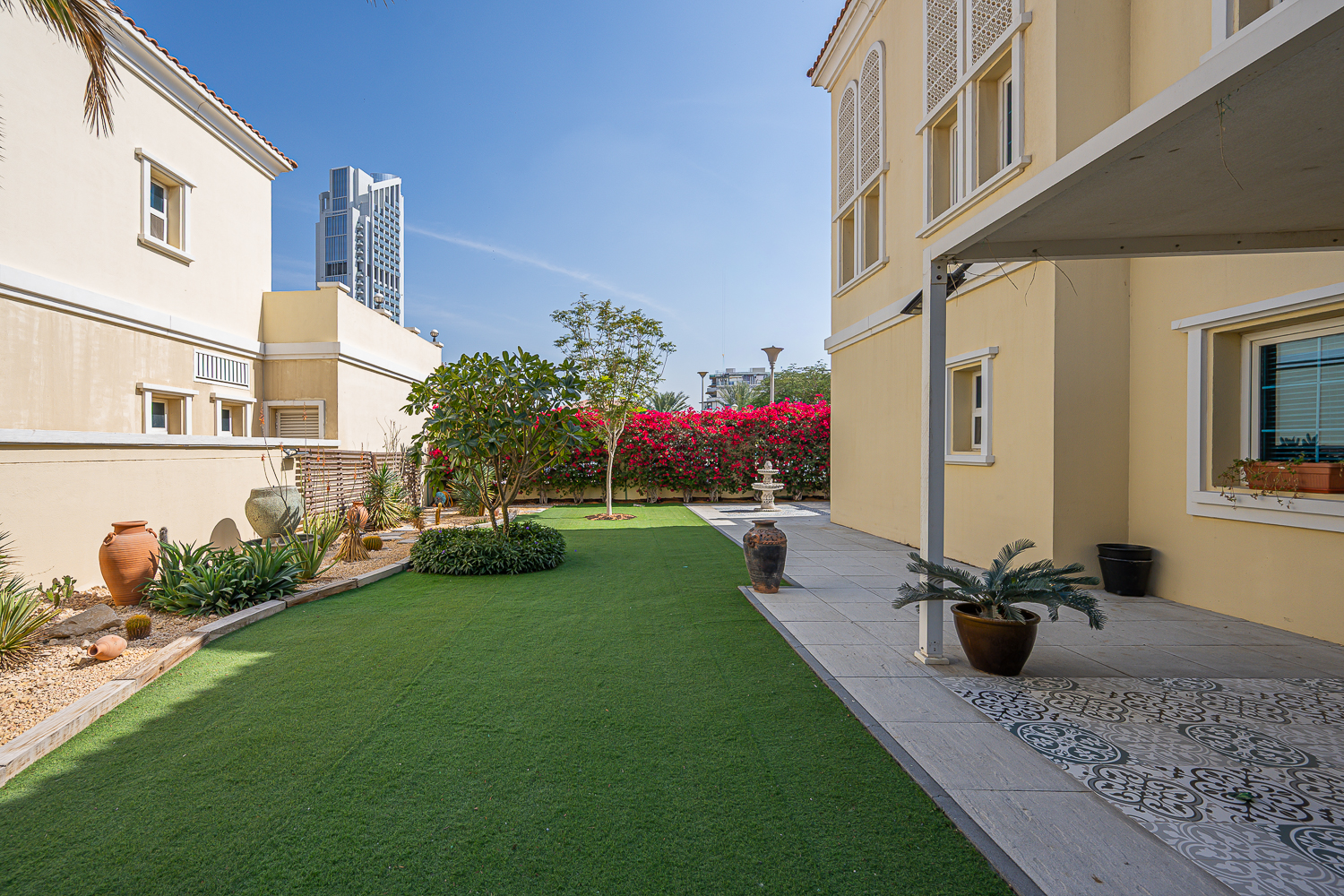 2 Bedrooms Villa in District 2D