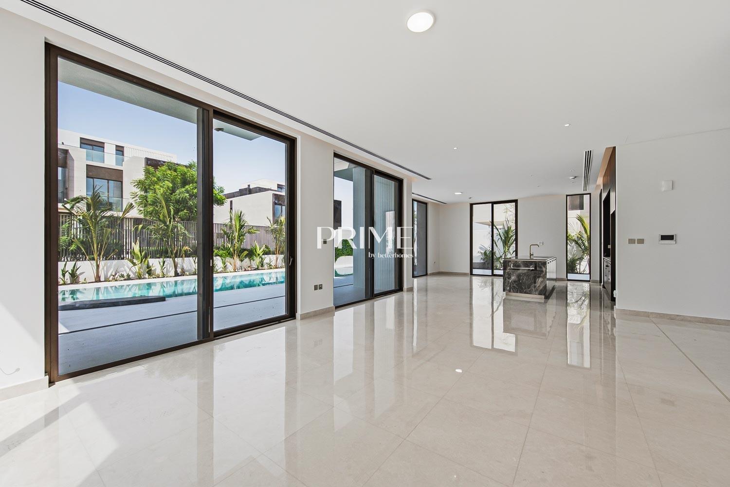 5 Bedrooms Villa in Palm Hills