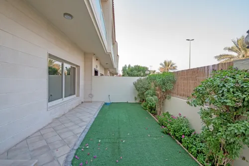 4 Bedrooms Townhouse in Garden Lane Villas