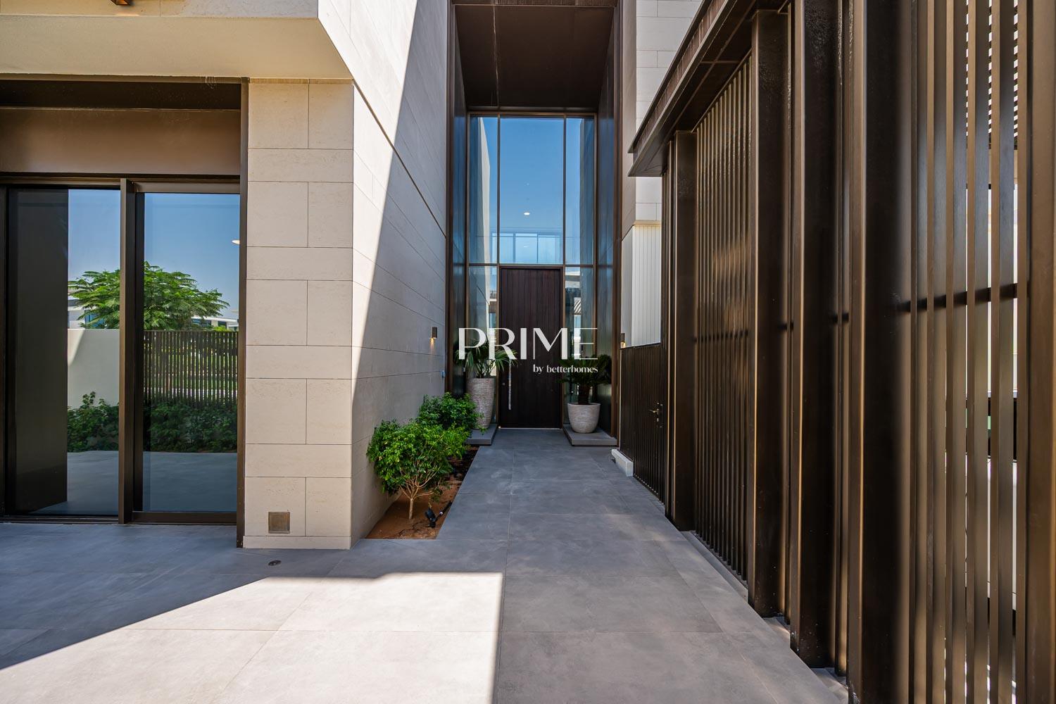5 Bedrooms Villa in Palm Hills