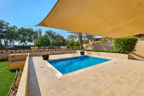 4 Bedrooms Villa in Golf Gardens