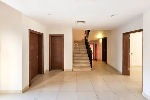 4 Bedrooms Villa in Golf Gardens