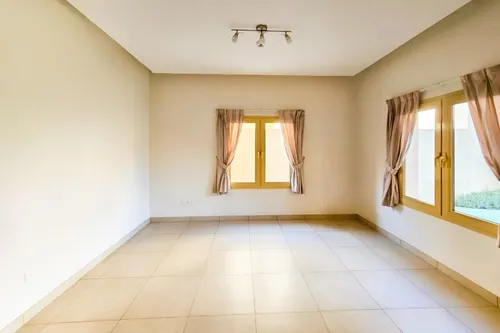 4 Bedrooms Villa in Golf Gardens