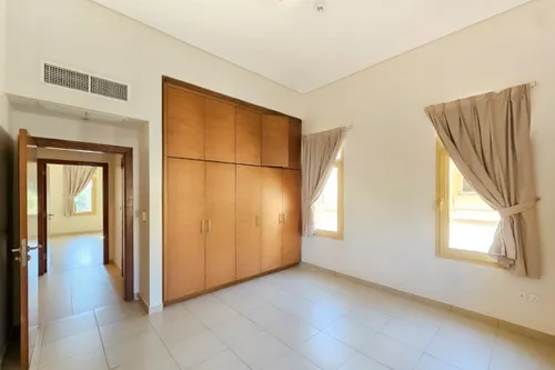 4 Bedrooms Villa in Golf Gardens