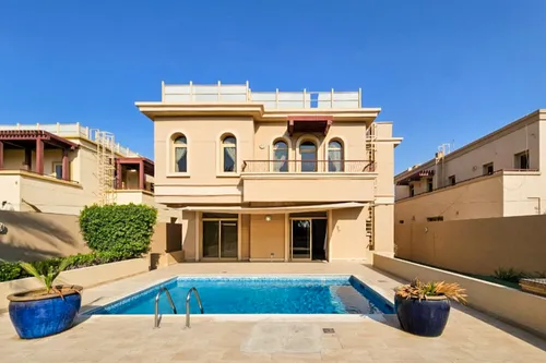 4 Bedrooms Villa in Golf Gardens