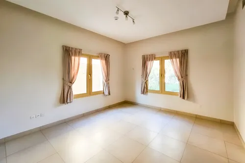 4 Bedrooms Villa in Golf Gardens