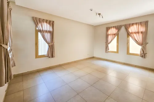 4 Bedrooms Villa in Golf Gardens