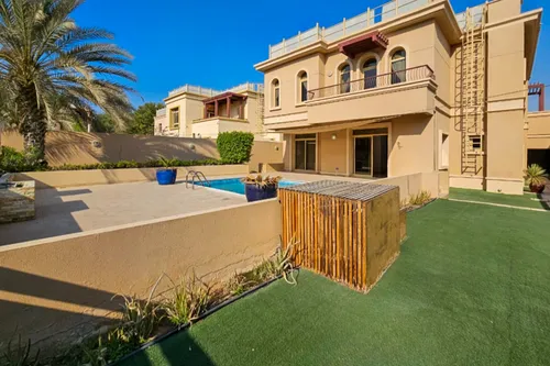 4 Bedrooms Villa in Golf Gardens