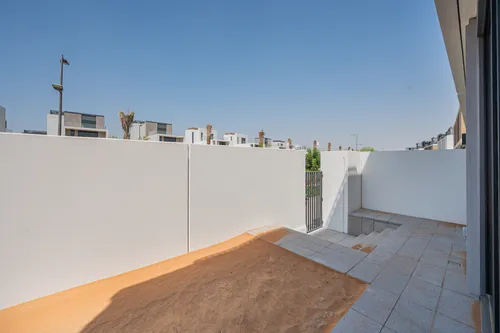 4 Bedrooms Villa in June