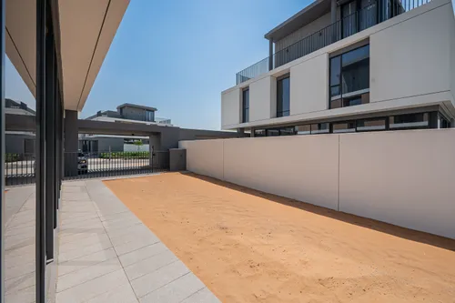 4 Bedrooms Villa in June