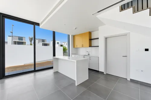 4 Bedrooms Villa in June