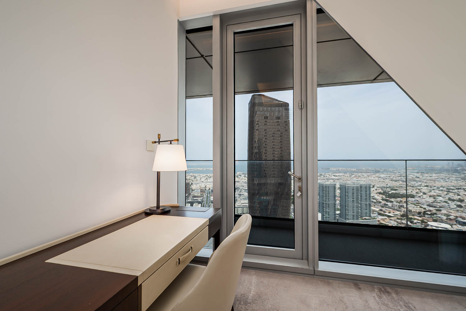 3 Bedrooms Hotel Apartment in Bridge Sky