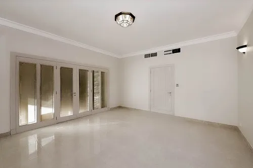 5 Bedrooms Villa in Sector E