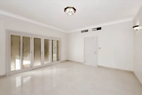 5 Bedrooms Villa in Sector E