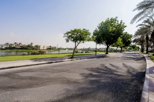 5 Bedrooms Villa in Sector E