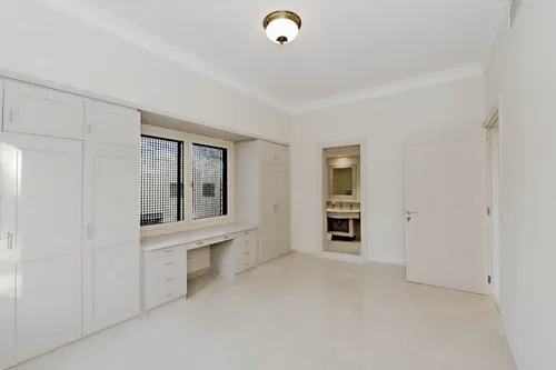 5 Bedrooms Villa in Sector E