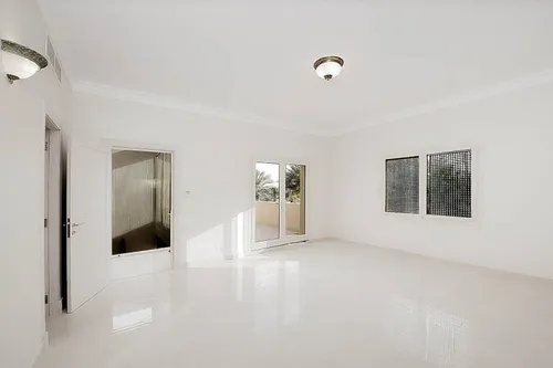 5 Bedrooms Villa in Sector E