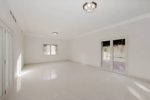 5 Bedrooms Villa in Sector E