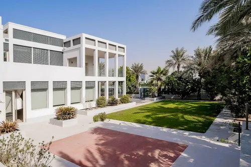 5 Bedrooms Villa in Sector E