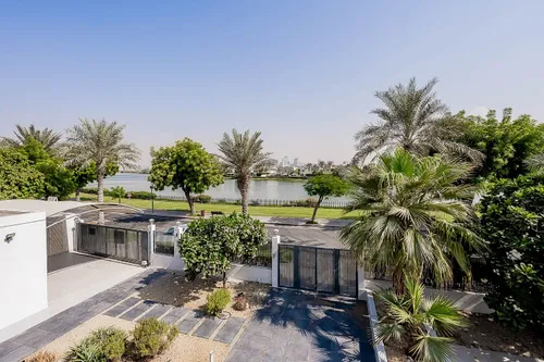 5 Bedrooms Villa in Sector E