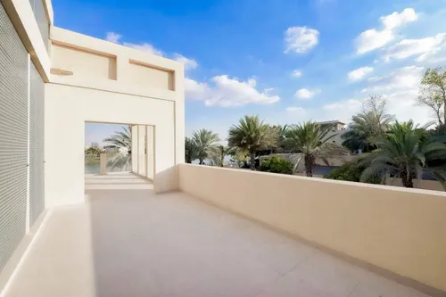 5 Bedrooms Villa in Sector E