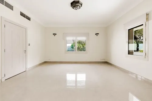 5 Bedrooms Villa in Sector E