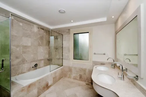 5 Bedrooms Villa in Sector E