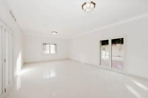 5 Bedrooms Villa in Sector E