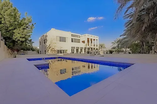 5 Bedrooms Villa in Sector E